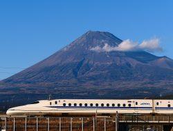 Jaringan Kereta Kebanggaan Spanyol di Jalur Rel Kecepatan Tinggi